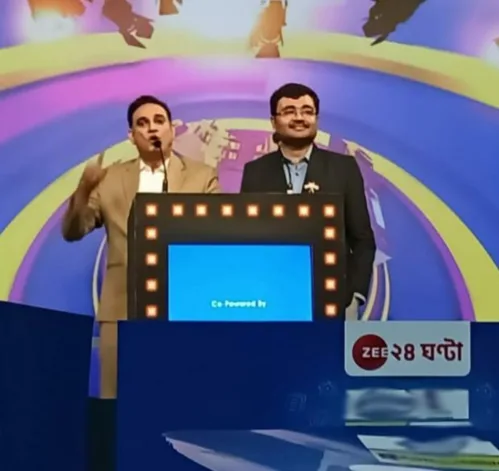 Vice-Chancellor, University of Engineering & Management (UEM), JAIPUR – Prof. Dr. Biswajoy Chatterjee hosting a puzzle show with Zee Networks, under their Quiz Whizz program, held with students from top reputed schools.