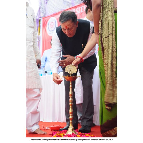 Sri Shekhar Dutt, Hon'ble Governor of Chhattisgarh lightening the candle for inauguration of UEM Technical Model Exhibition.