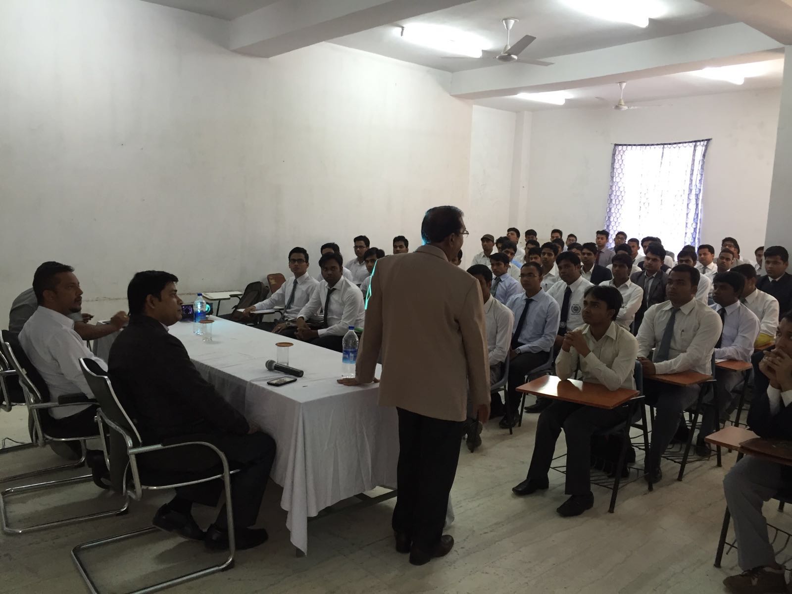 A group photo of IEEE IEMCON-2016, at University of British Columbia, Vancouver, Canada organized by the IEM-UEM group in association with IEEE Vancouver.