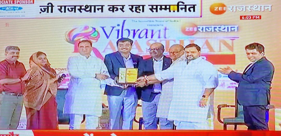 University of Engineering & Management, Jaipur has received THE VIBRANT RAJASTHAN AWARD from ZEE RAJASTHAN during an event at Jaipur on 23rd March, 2023. Congratulations to all students, teachers, staff and members of admission and placement team.
