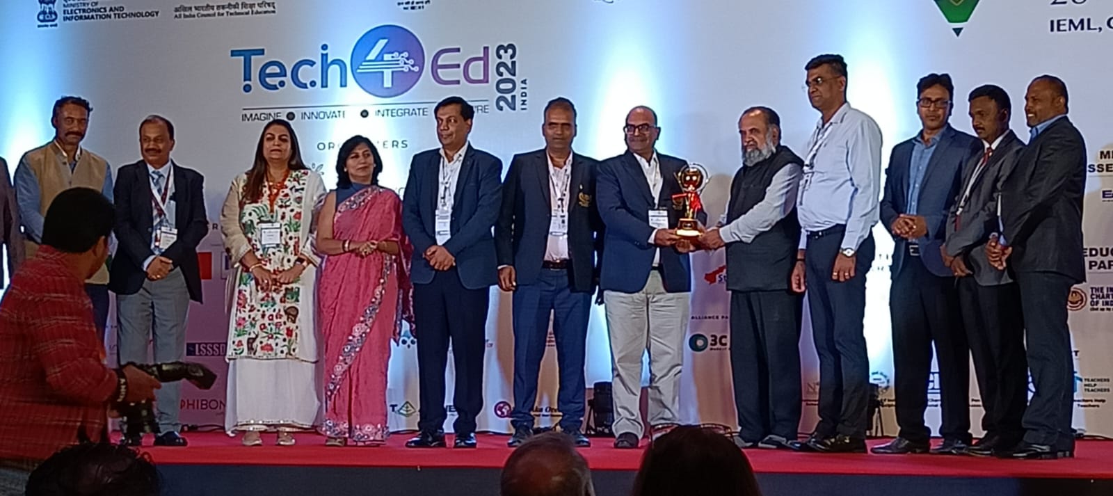 UNIVERSITY OF ENGINEERING & MANAGEMENT, IEM-UEM Group, Jaipur and Kolkata has been conferred with Tech4Ed Best University of the Year (Placements) on 29th, April 2023.