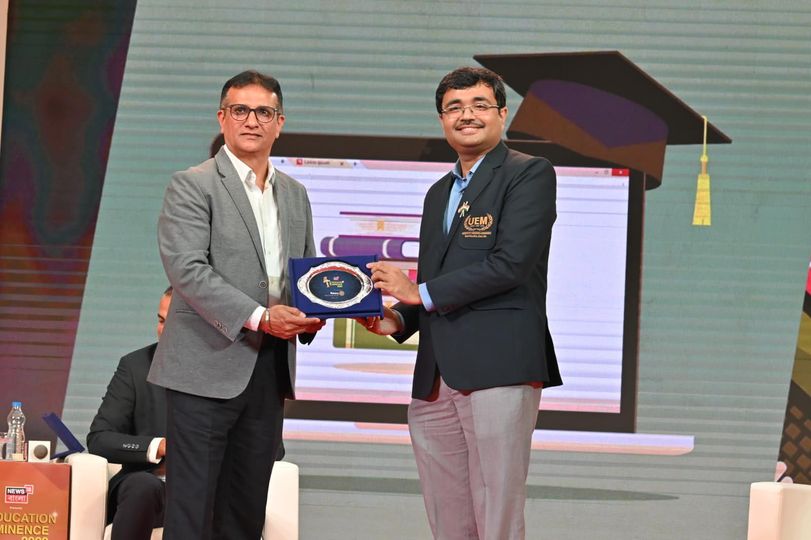 Prof. Dr. Biswajoy Chatterjee, Vice-Chancellor, University of Engineering & Management (UEM), JAIPUR receiving a token of appreciation from Mr. Rajesh Sareen, Executive Vice-President, Network 18.