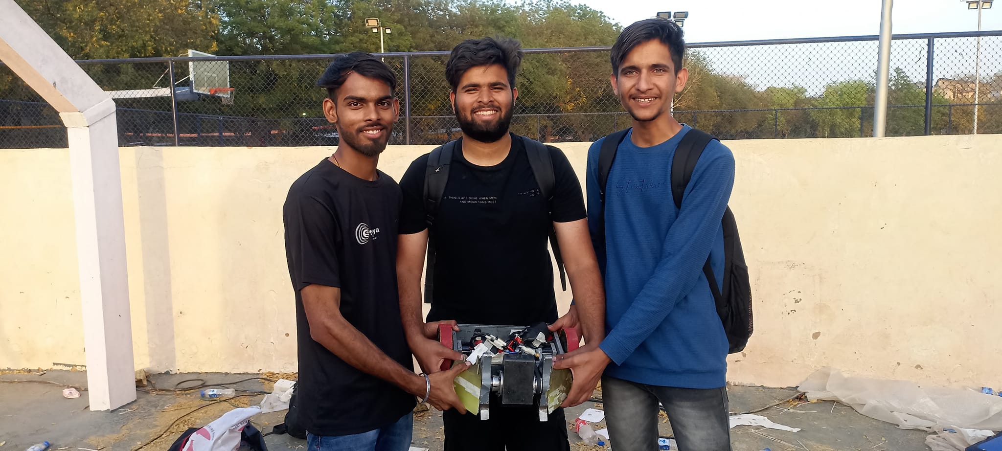 Student of Shunya Student Chapter of University of Engineering Management jaipur, stood first runner up at 8kg robowars at IIT Delhi